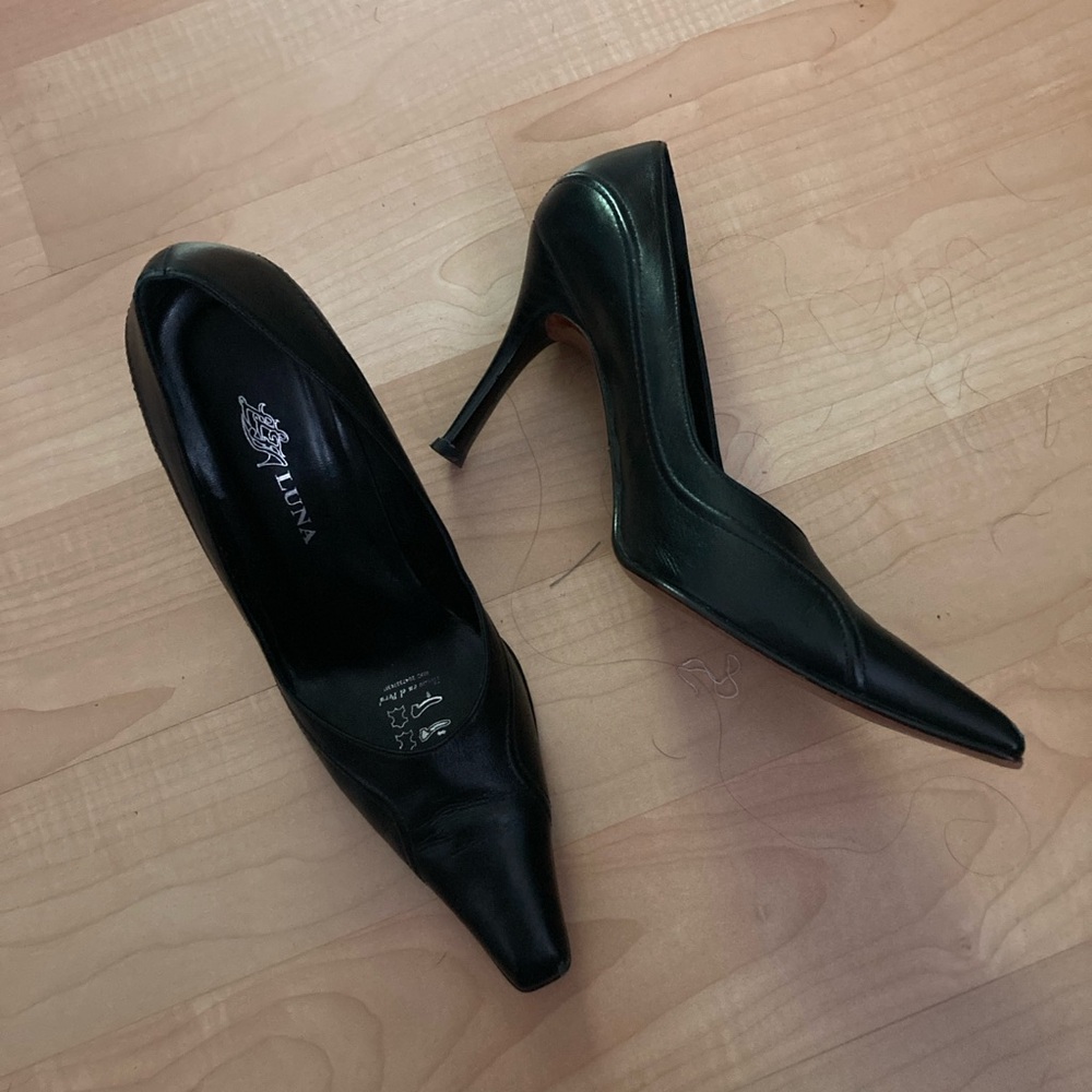 Used Peruvian leather shoes. Brand Luna size 40 equivalent to approx size 9.5 US